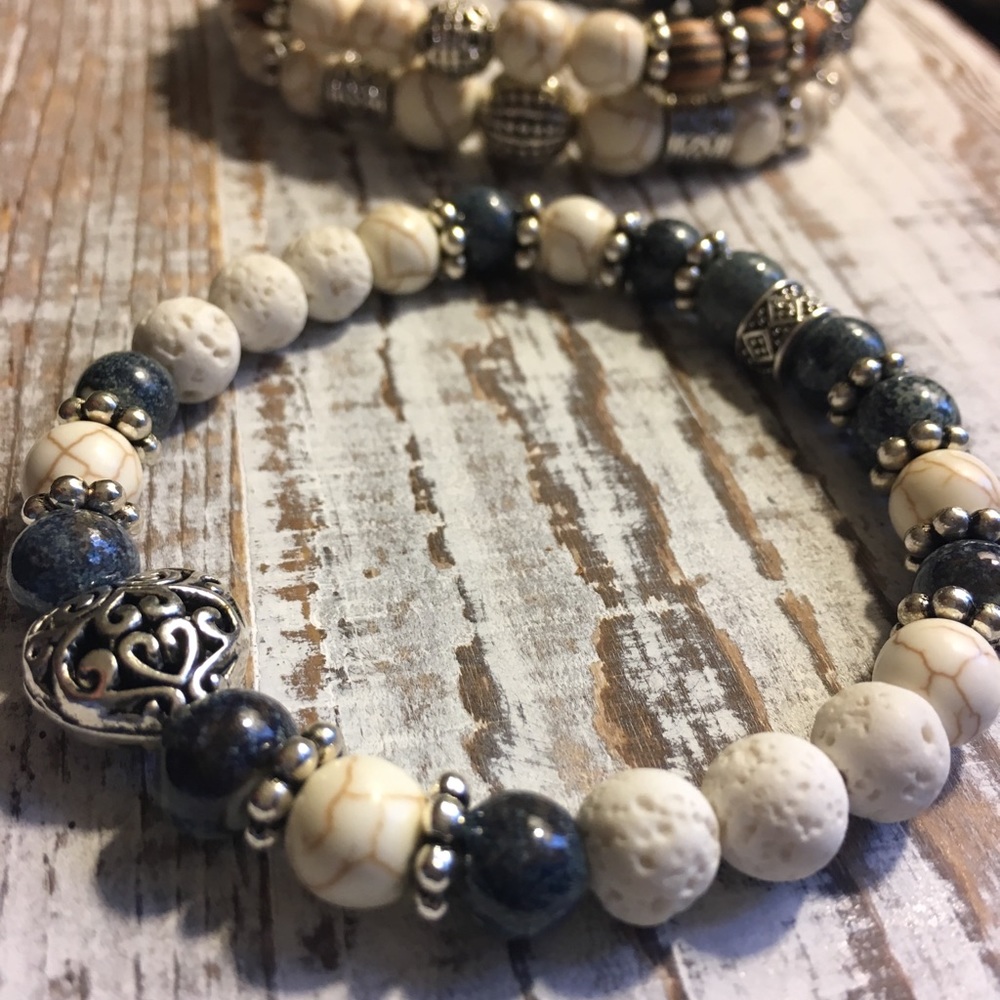 Howlite Essential Oil Diffuser Bracelet - Picture 2 of 8